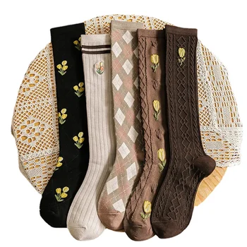 Кафе Дълги чорапи за жени 3D чорапи Модни училища Студенти момичета коляното чорапи флорални бродерия реколта чорапи JK Лолита