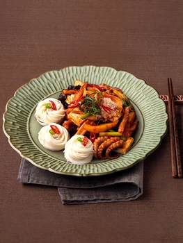 Керамични чинии Япония ретро стил ръчно изработени творчески цвете остри ястия плодове десерти храна контейнер зелен пигментиран кръг ястие
