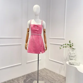Нови жени високо качество розов Bouclé площад деколте лък-гарнирани сплит подгъва перла подстригване без ръкави елегантен мини рокля 2023 лято