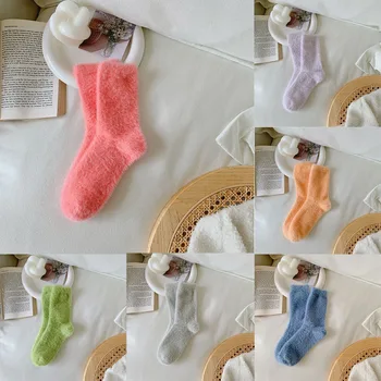 Плюшени чорапи Mid Tube чорапи бонбони цвят кадифе чорапи етаж чорапи сън чорапи трикотаж сгъстяване меки пухкави случайни жени отглеждане